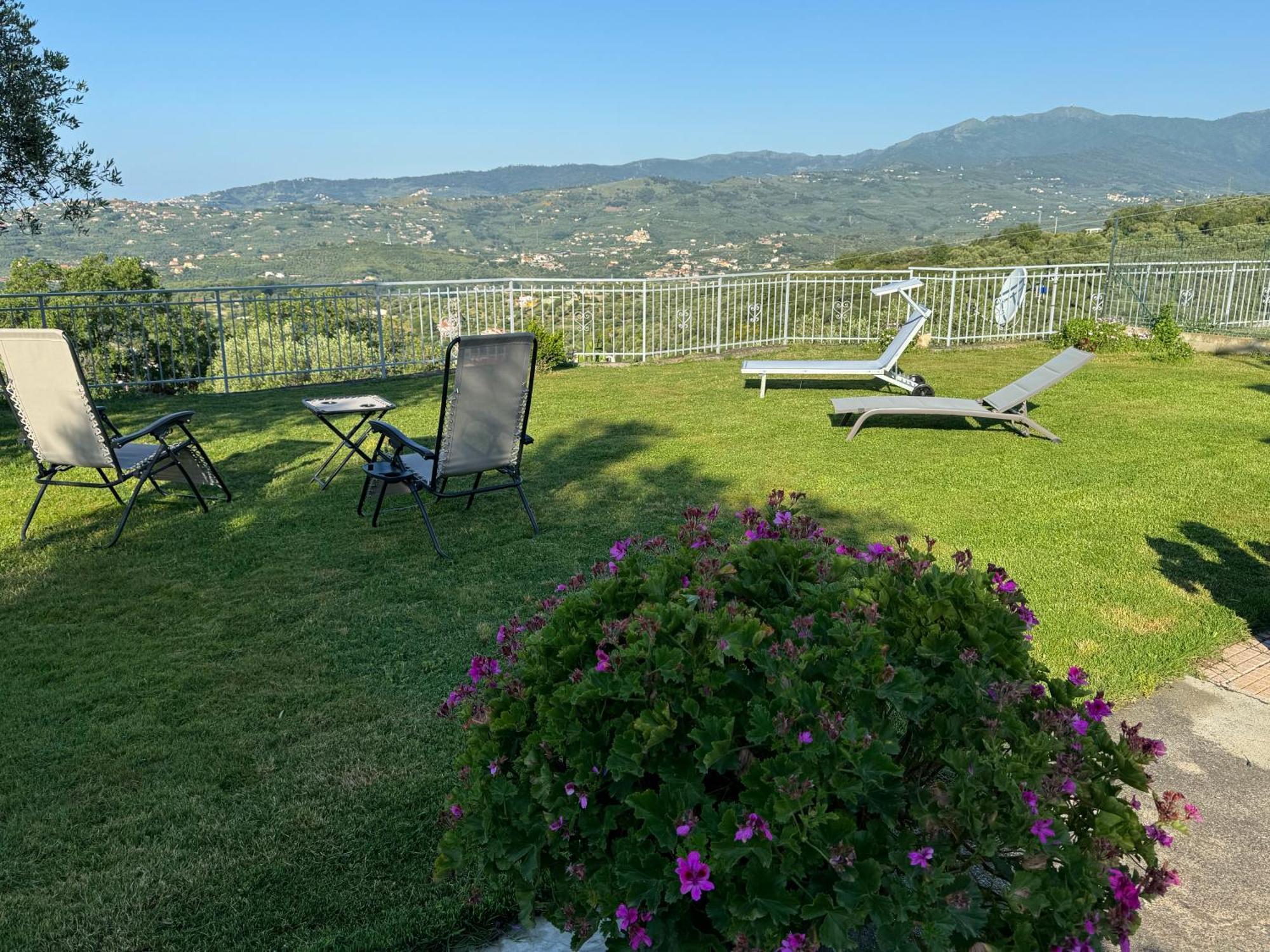 فيلا Casa Vista Mare - Superb Garden And Parking Included إمبيريا المظهر الخارجي الصورة